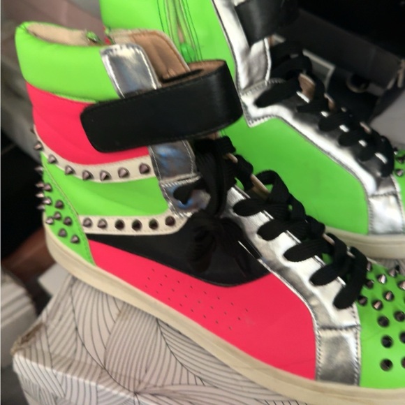 Multicolored with black spikes on the front high top 🔝 sneakers 👟 - Picture 2 of 2